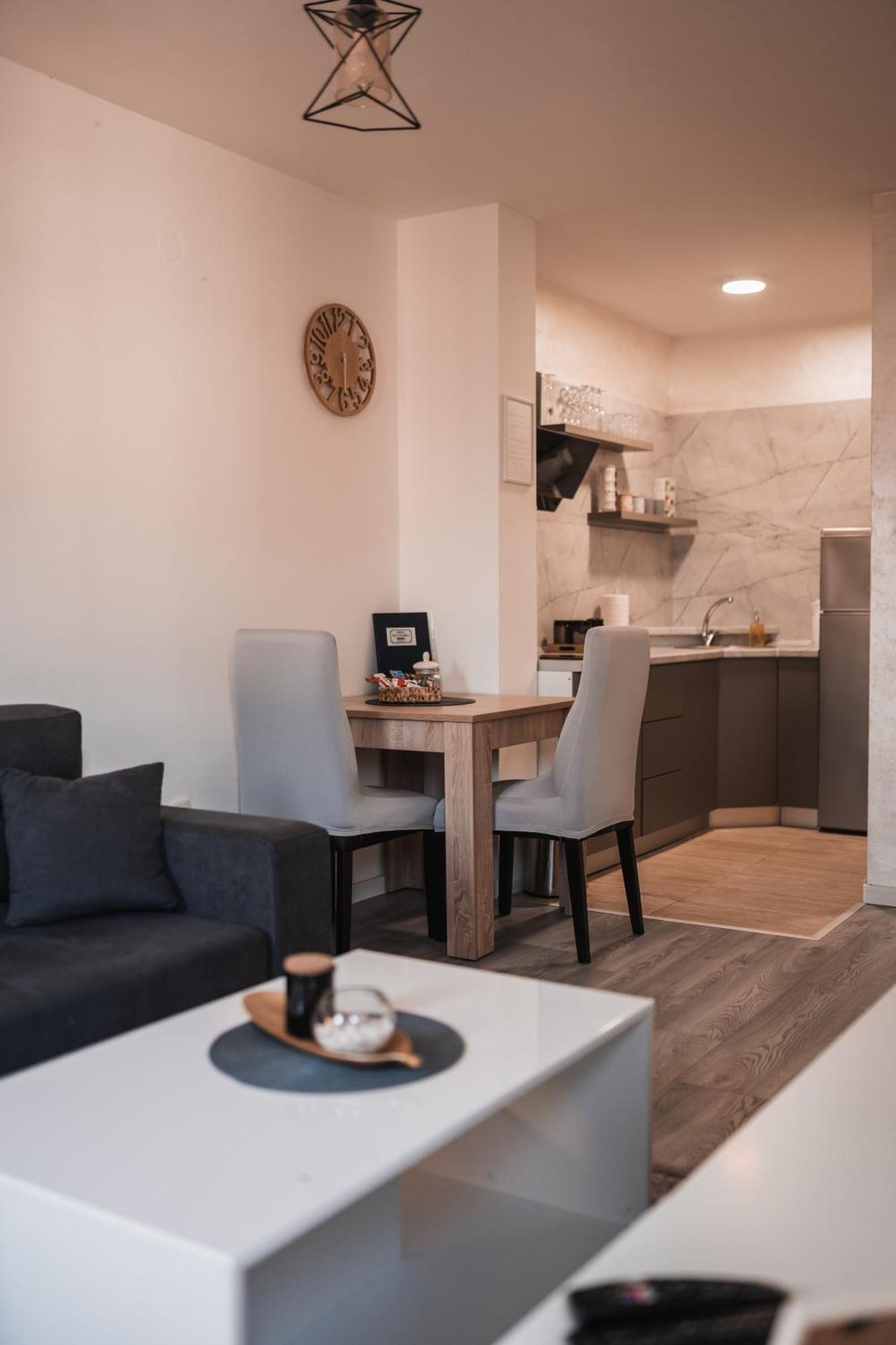 דובוי Apartman Centar מראה חיצוני תמונה